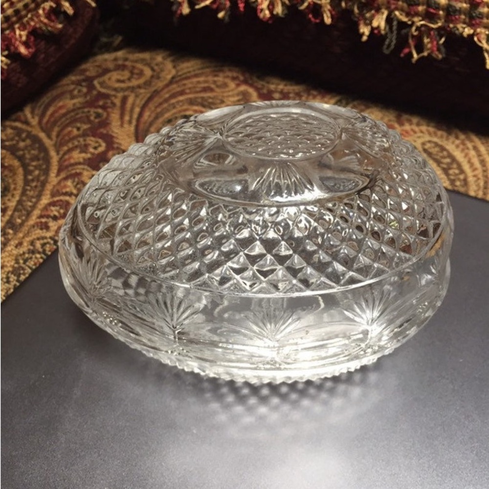 Vintage AVON 1977 Mothers Day Soap Crystal fosteria Egg Box